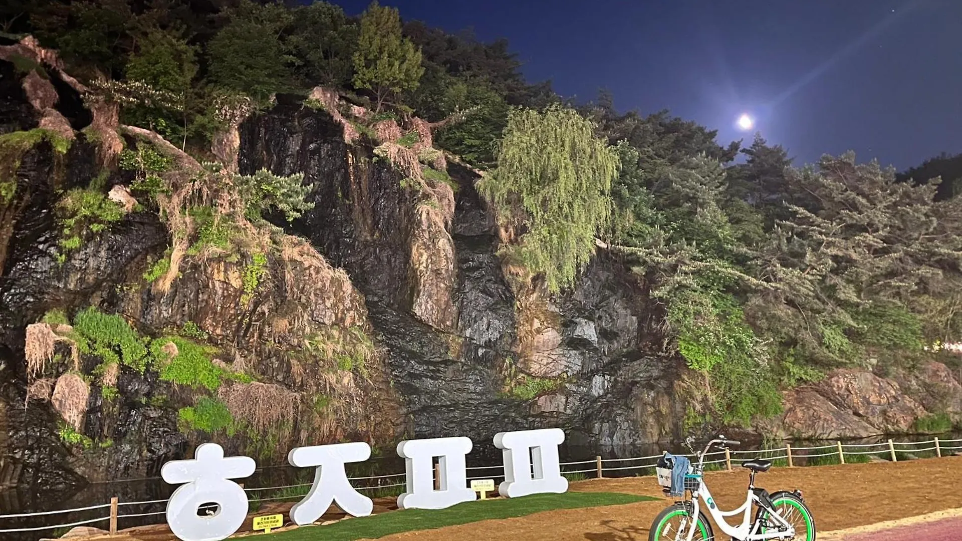 הוסטל סיאול Bueno Day - Near Hongdae & Historic Sites