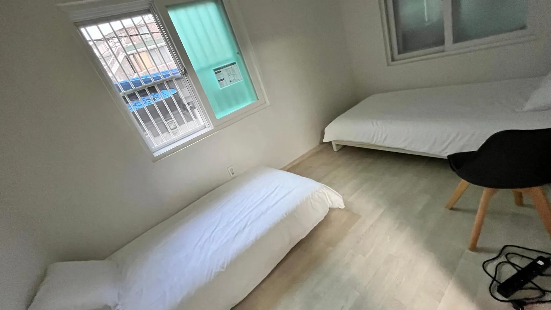 הוסטל סיאול Bueno Day - Near Hongdae & Historic Sites 0*,  קוריאה הדרומית