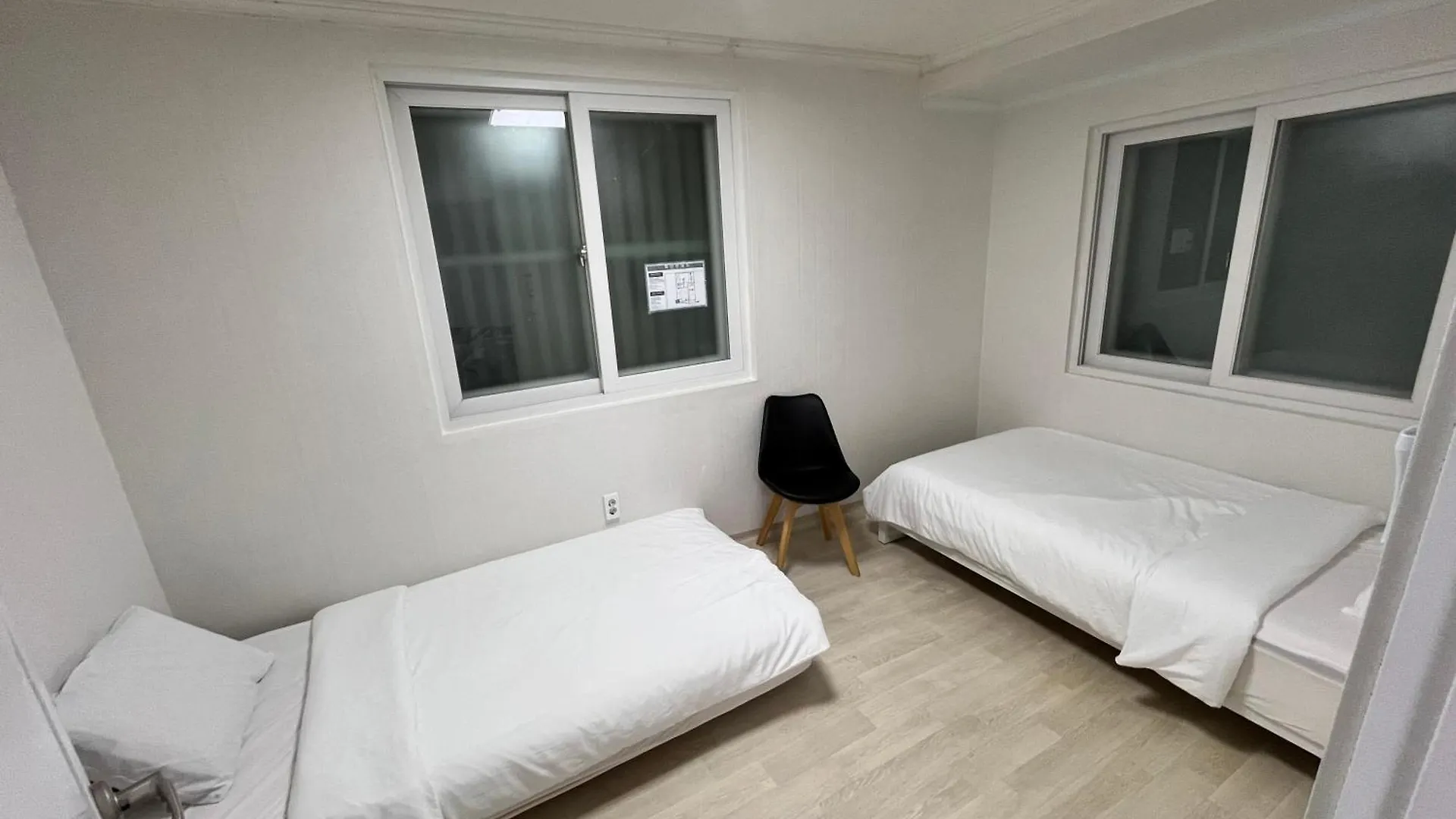 הוסטל סיאול Bueno Day - Near Hongdae & Historic Sites