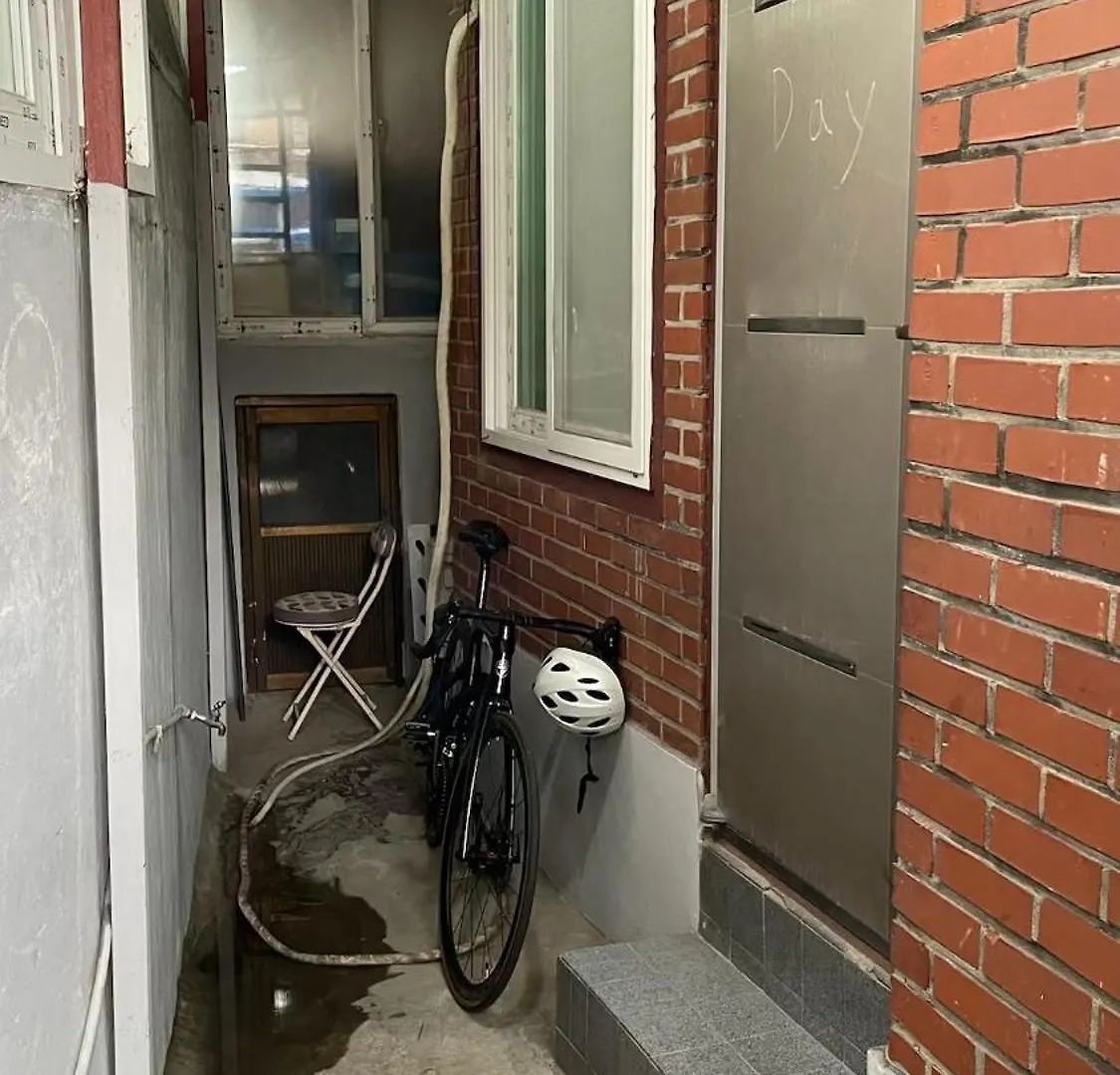 אכסניה הוסטל סיאול Bueno Day - Near Hongdae & Historic Sites