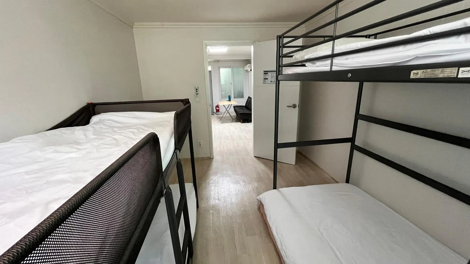 Bueno Day - Near Hongdae & Historic Sites Hostel Seoel